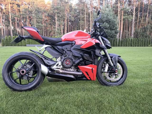 Ducati Streetfighter V2 Carbon