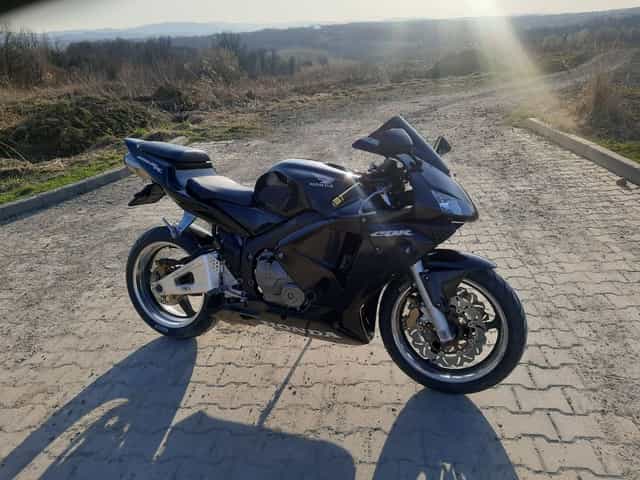 Honda cbr 600rr   .