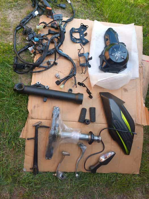 Kawasaki z650 dekiel alternatora półka bok dźwignia instalacja goleń