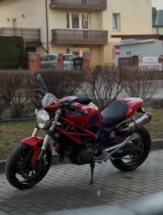 Ducati Monster 696