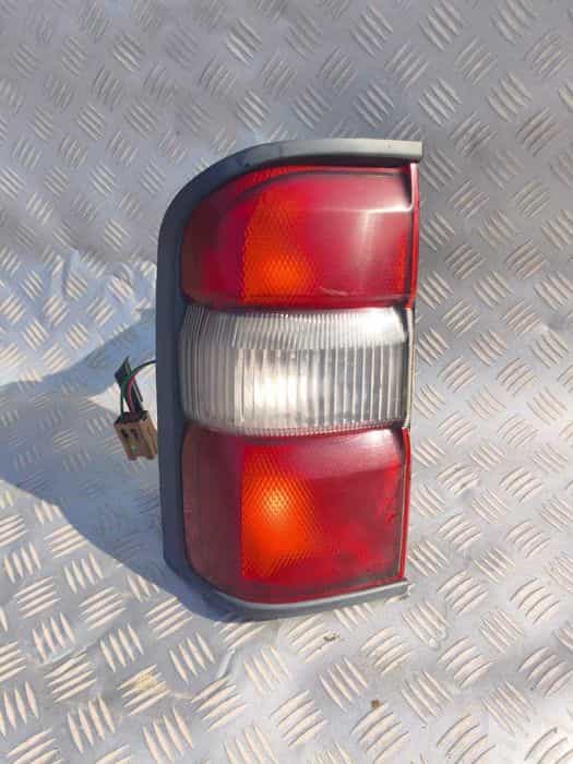 lampa lewy tył lewa tylna Nissan Patrol Y61 oryginał