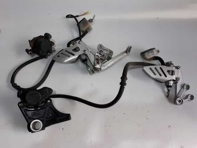 suzuki gsxr 1000 k7 k8 set podnóżek pompa zacisk