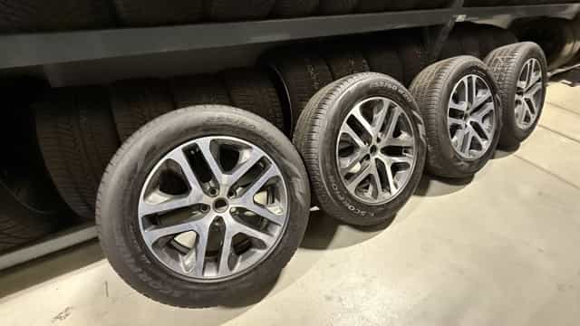 Zestaw felg z oponami Pirelii All Season 255/60/20 Land Rover Defender
