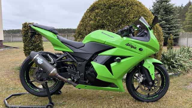 Kawasaki Ninja 250 EX250 z 2009 roku kat. A2 import Niemcy nowe opony
