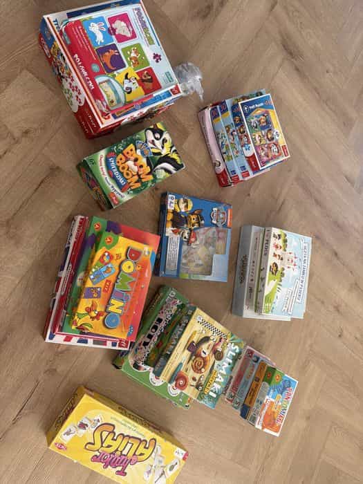 Duzy zestaw puzzli i gier