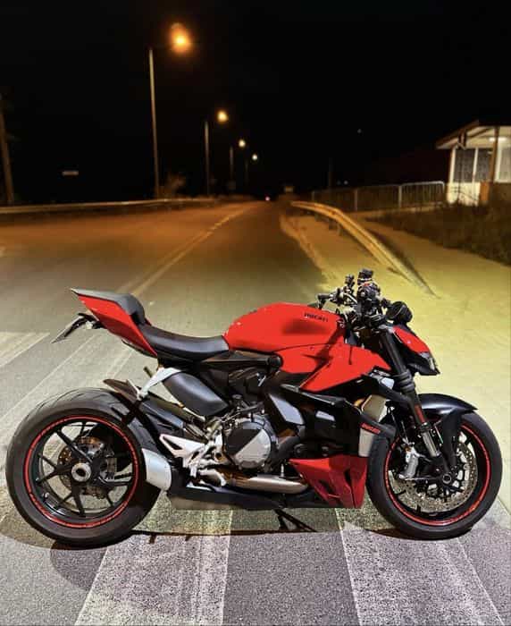 Praktycznie nowe Ducati Streetfighter v2 na gwarancji - top stan
