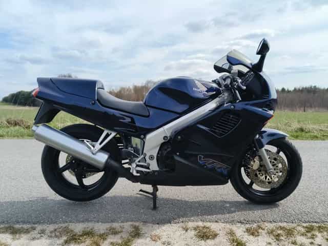 Honda VFR 750 RC36 II • 1996 • V4 • ZADBANA • GOTOWA DO JAZDY