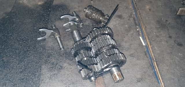 Skrzynia tryby wałek koło Kawasaki kx 250 kdx na częsci na tryby