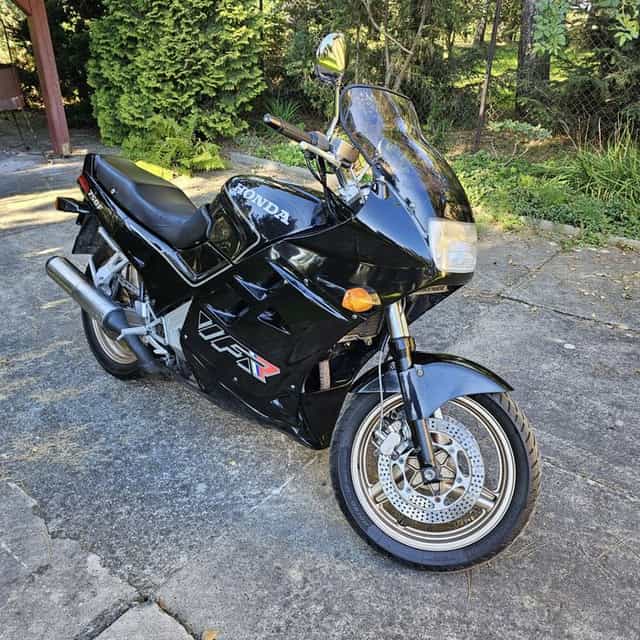 Okazja Honda VFR 750F niski przebieg