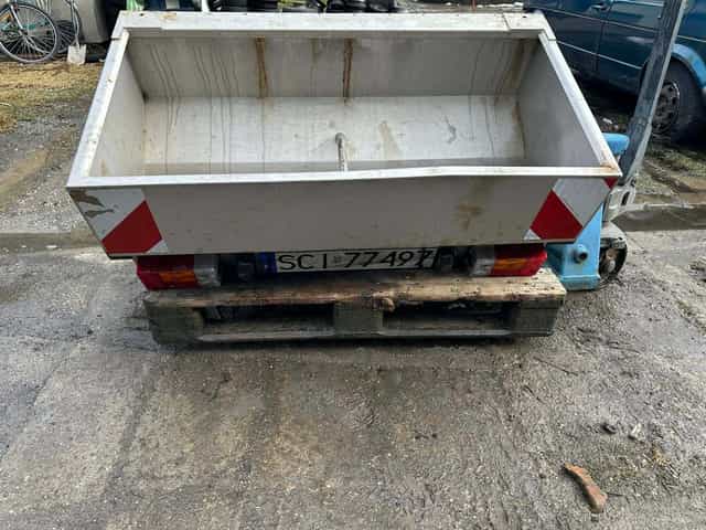 Sprzedam zestaw posypywarke i plug do susuzki samurai/jimni