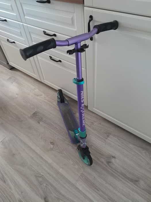 Fioletowa hulajnoga nils extrime