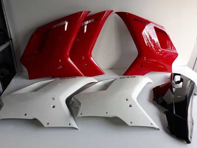 ducati 848 1098 1198 bok boczek owiewka pług