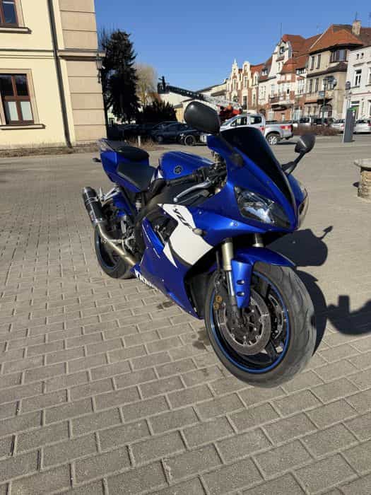 Motocykl Yamaha r1 rn-09