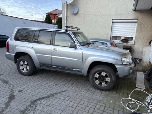Nissan patrol y61 04r karoseria