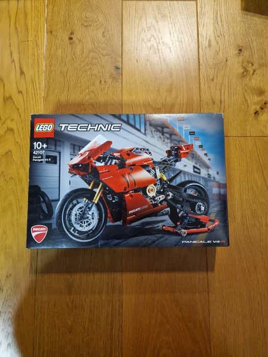 LEGO Technic 42107 Ducati Panigale V4 R