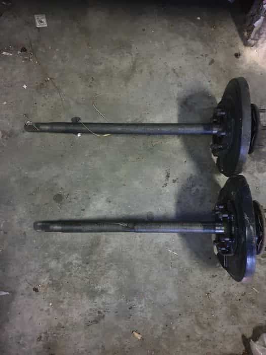 Nissan Patrol Y60 półos półosie  obudowa mostu tył tylna tylne