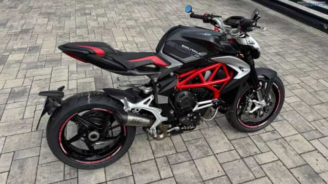 MV Agusta Brutale 800