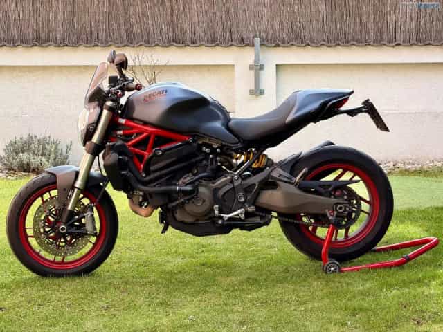 Ducati Monster 821