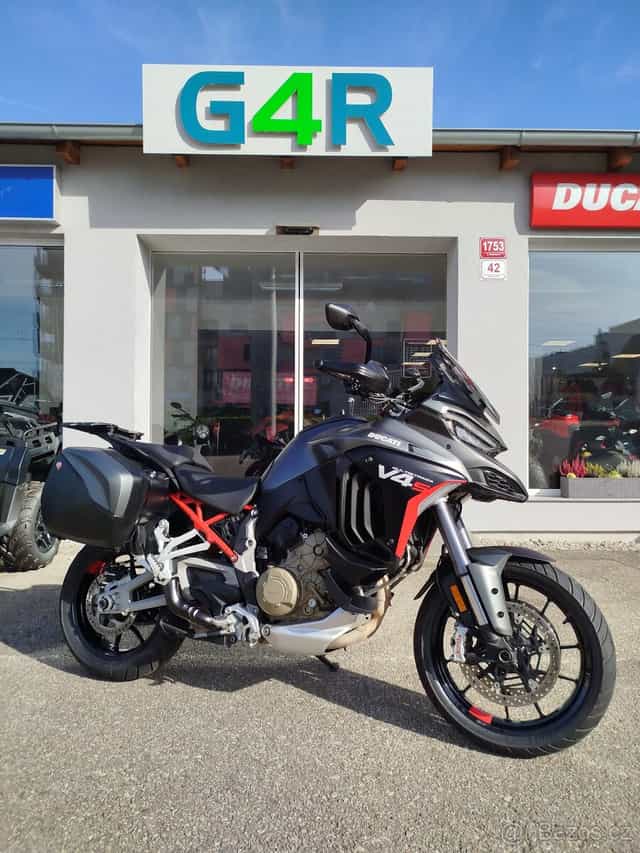 Ducati Multistrada V4 S, ČR, 1. MAJITEL, VÝBAVA, SERVIS