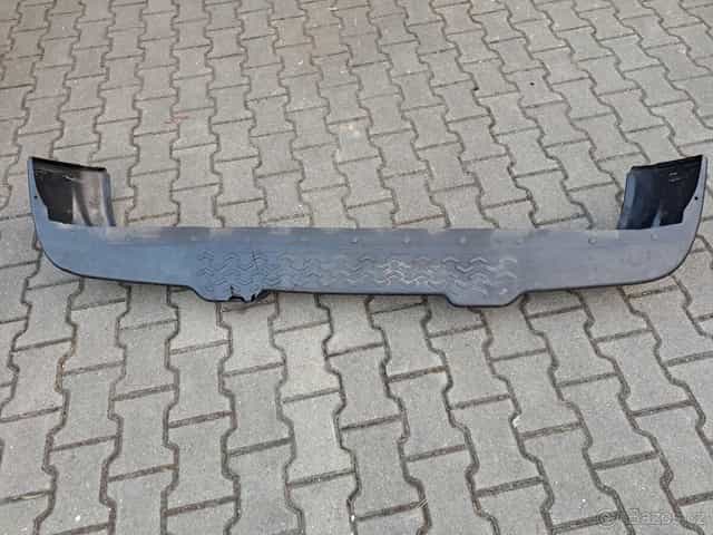 Land Rover Discovery 2 zadní nárazník - poškozený