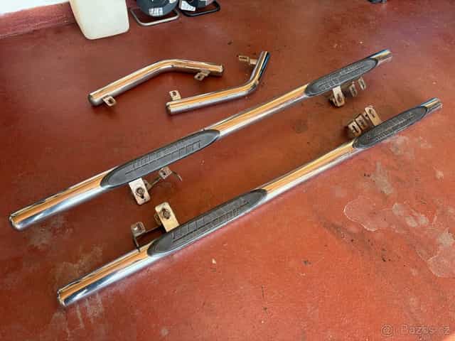 Univerzální boční nášlapy a zadní rámy NEREZOVÉ