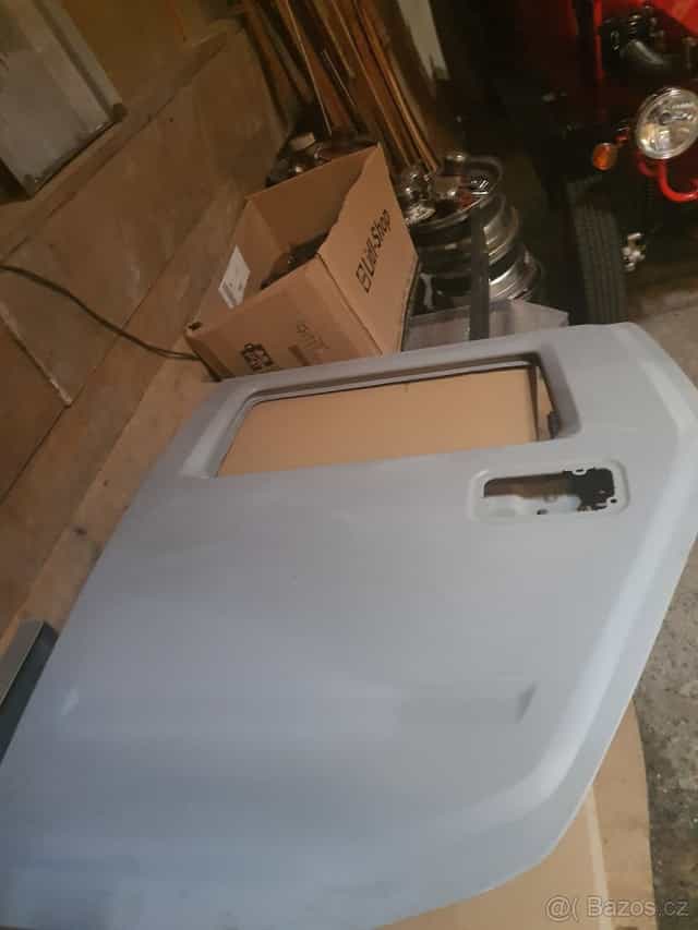 Hummer H2 – zadní levé dveře (Připravené na lak)