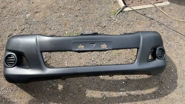 Prodám přední nárazník Toyota Hilux VII