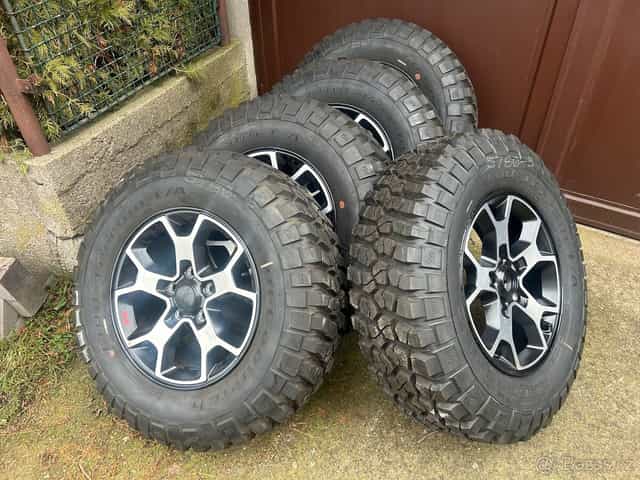 Jeep Wrangler sada alu kol r17 originální s pneu BF