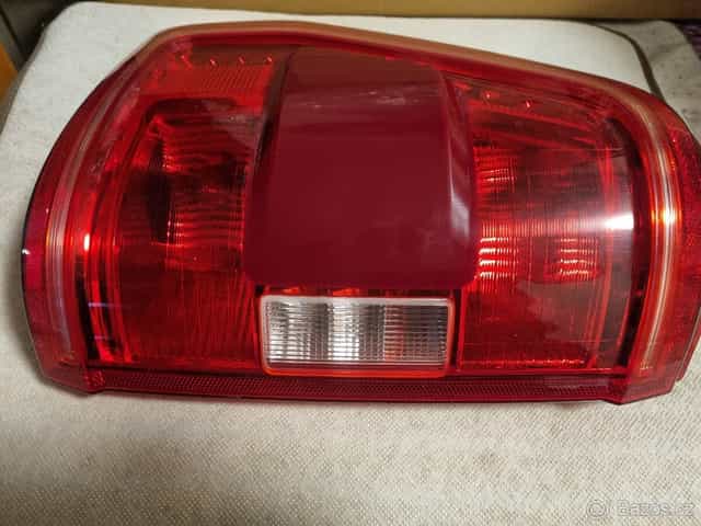 F 150. F1550. Zadni svetlo. ML34 13B504 BT,