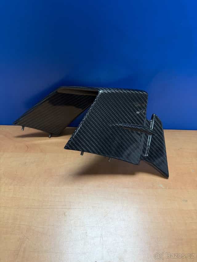 Bmw m1000rr levé kridlo