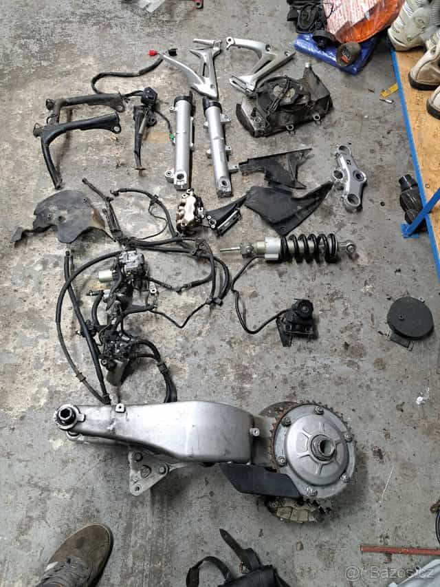 Dily honda vfr 800 vtec 2008 celek 2999kč úklid