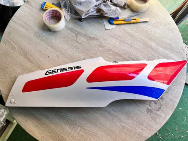 FZR 1000 / 600 boční plast - podsedlový pravý