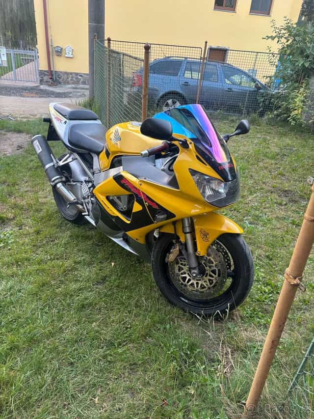 Honda CBR929RR Fireblade 01