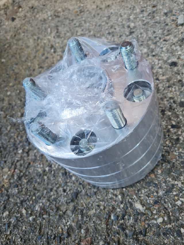 Jeep - Podložky pod kola 30mm 5x127 se štefty