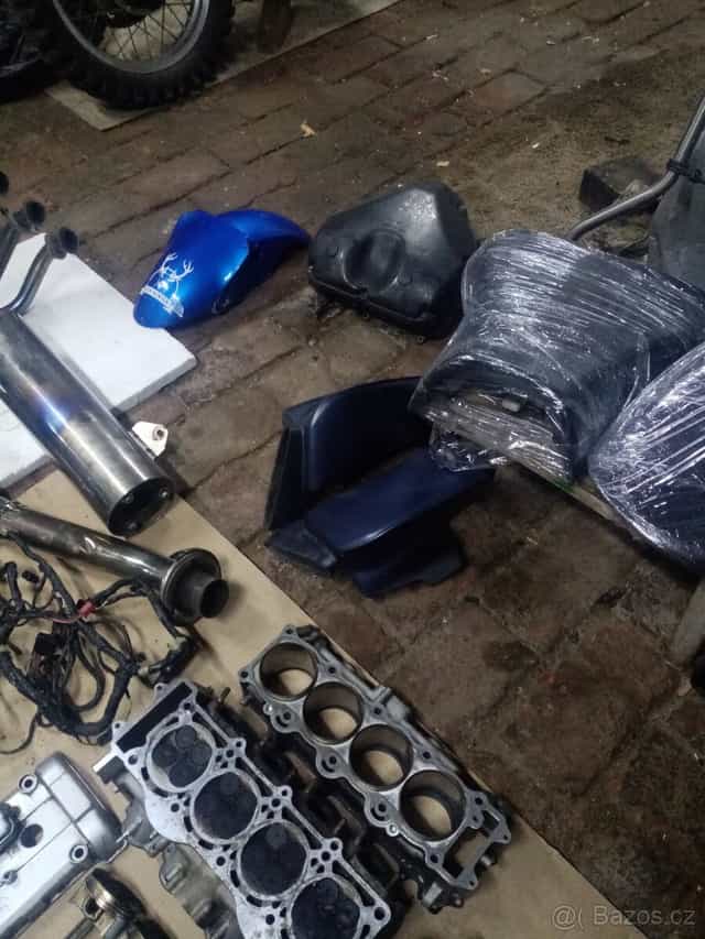 Kawasaki ninja zx9r rv 99