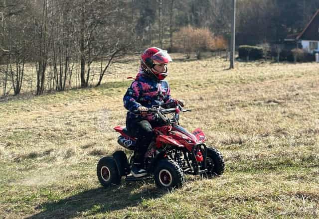 Benzínová čtyřkolka