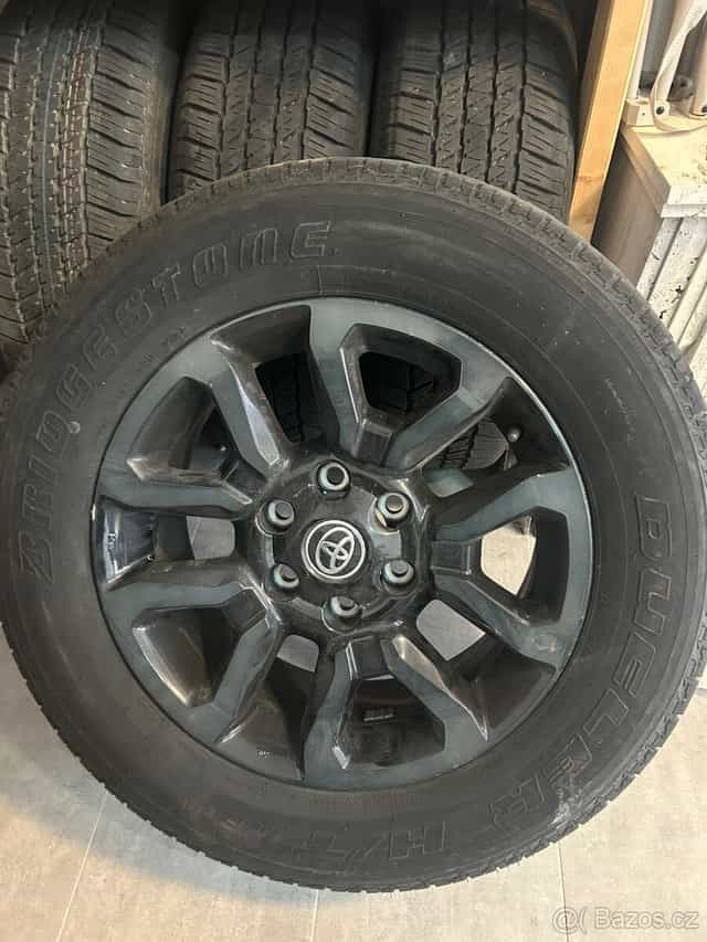 Disky s pneu Toyota Hilux R18