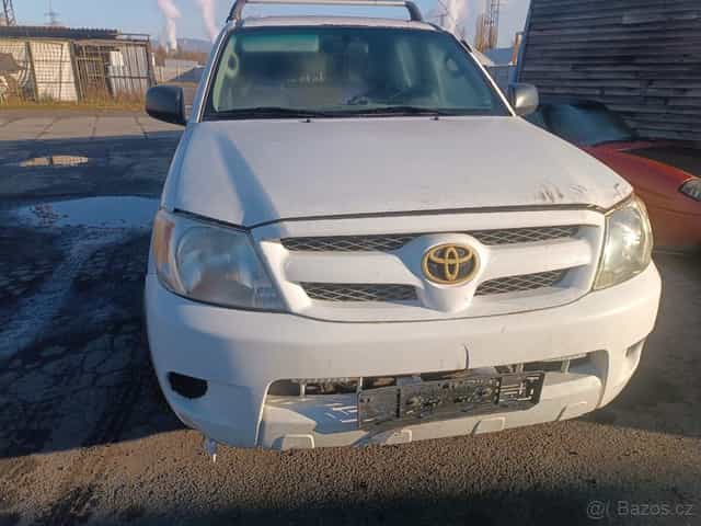 Toyota Hilux 2.5 d4d 75kw bez tp na díly- jezdí