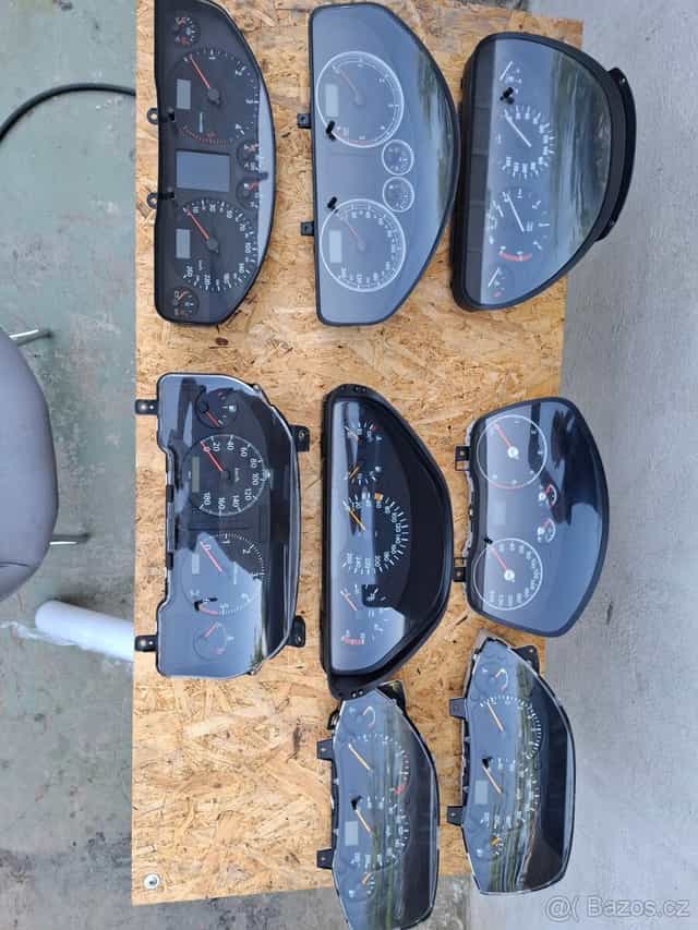 Otáčkoměr, budík, přístrojová deska různé vše v popisku