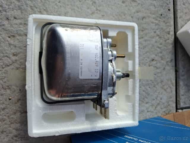 Nový motorek stěrače Porsche Mercedes