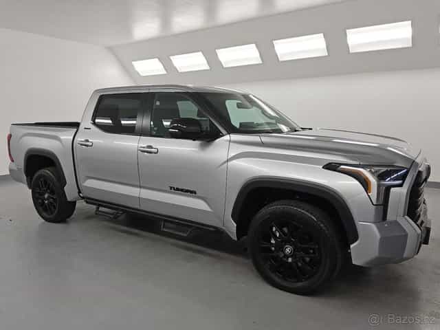 TOYOTA TUNDRA CREWMAX LIMITED 2025