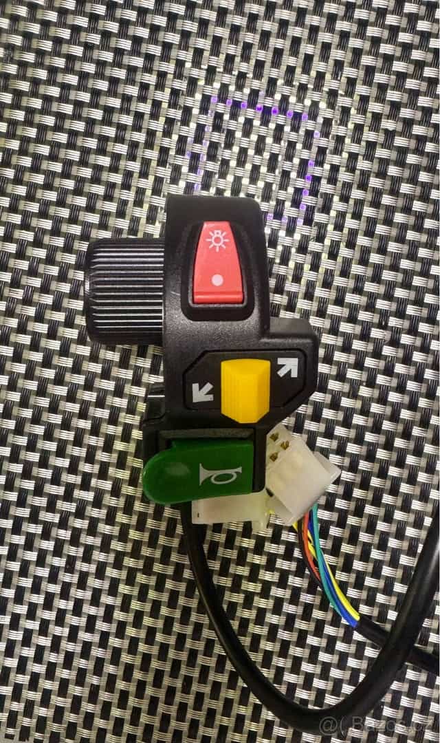 Přepínač světel, blinkrů a klaksonu