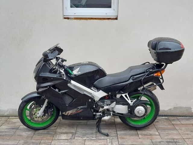 Honda VFR 800 FI, pèkný stav, po velkém servisu