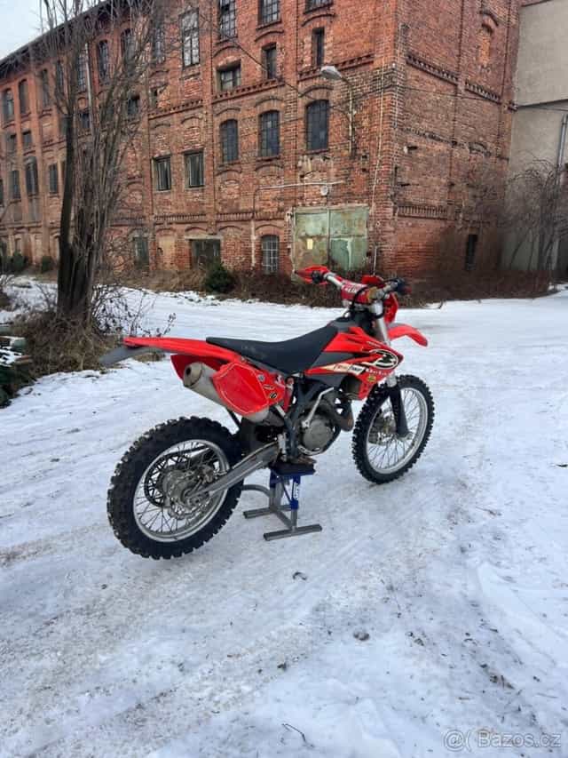 Beta 525  2007 bez SPZ , TP ano