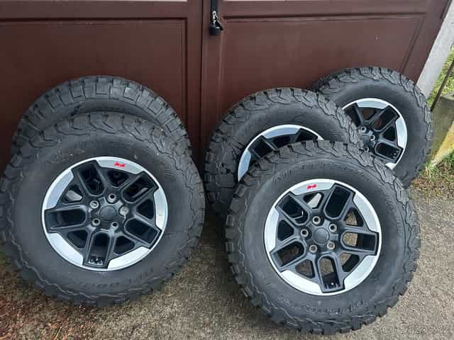 Jeep Wrangler sada z roku 2021 BF Allterrain 255/75 r17