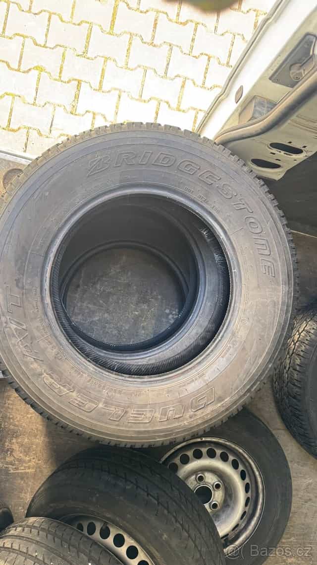 Bridgestone 265/65 r17 Toyota Hilux