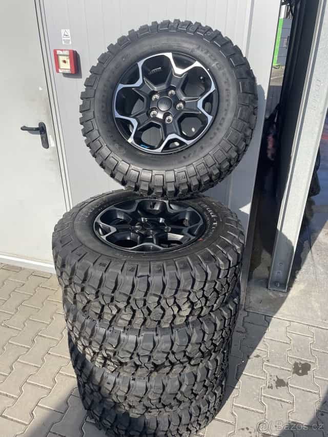Jeep Wrangler JL JK kola disky s BF Goodrich MUD sada 5kusů