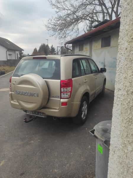 Suzuki Grand Vitara 2.0 4x4 benzín Zlatá metal