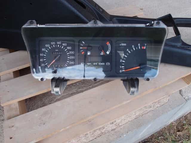 Ford Sierra Cosworth tachometr