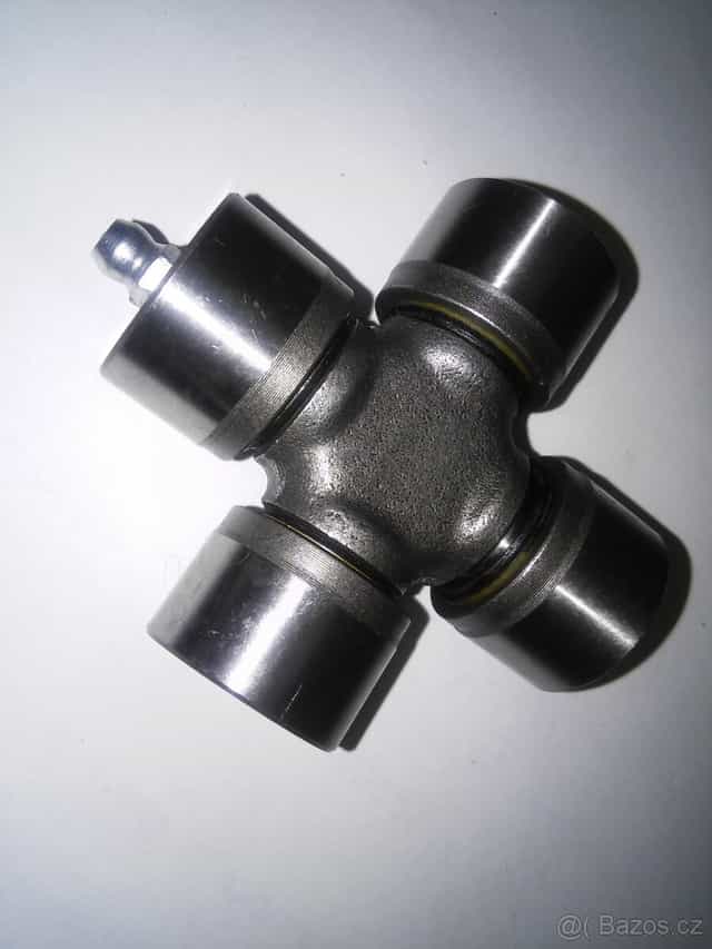 Kříž kardanu Suzuki Samurai.